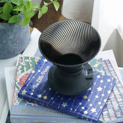Boční pohled na dripper Hario V60 NEO 02
