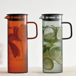 Sítko uvnitř karafy Hario Cold Brew Pitcher