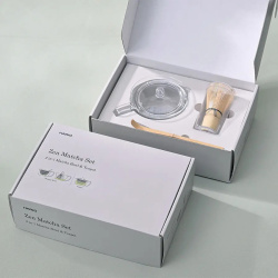 Hario Zen Matcha Set při přípravě matchy Hario Zen Matcha Set při přípravě matchy
