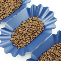 Cuppingové misky Rhinowares rozložené v řadě Cuppingové misky Rhinowares rozložené v řadě