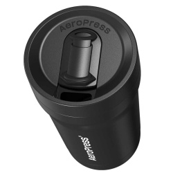 Víčko termohrnku AeroPress Travel Coffee Tumbler zblízka