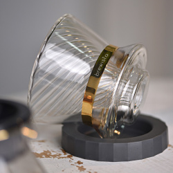 Dripper Brewista Tornado Duo na skleněném serveru