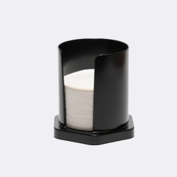 Stojánek AeroPress s naskládanými papírovými filtry