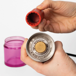 Clix Mate nasazená na ose Gold Clix z pohledu, který ukazuje konstrukci Clix Mate nasazená na ose Gold Clix z pohledu, který ukazuje konstrukci
