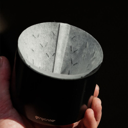 Stoh papírových filtrů Graycano GC01 pro lepší představu o tvaru