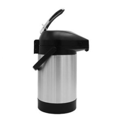 Víčko termosky Moccamaster Airpot s pumpičkou zblízka