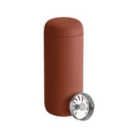 Cihlově červený termohrnek Fellow Carter Move Mug Sienna Cihlově červený termohrnek Fellow Carter Move Mug Sienna