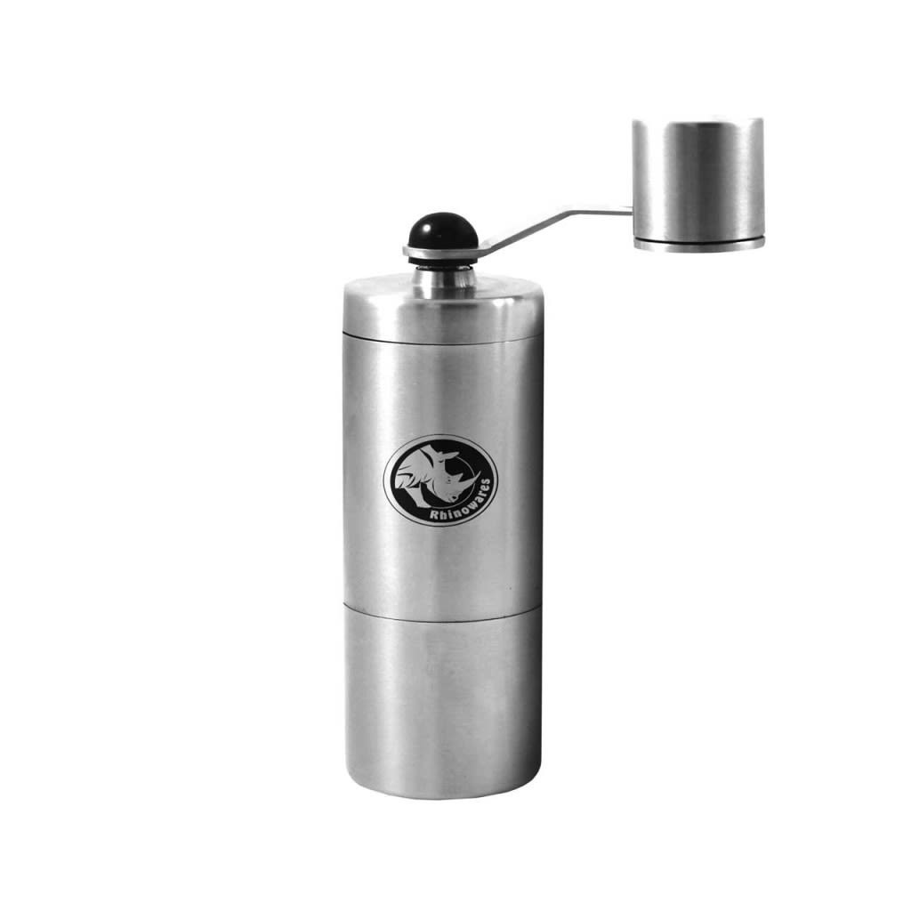 Ruční mlýnek Rhinowares Mini s adaptérem pro AeroPress, celkový pohled