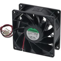 Černý čtvercový ventilátor s lopatkami a přívodním konektorem, 92x92x38 mm