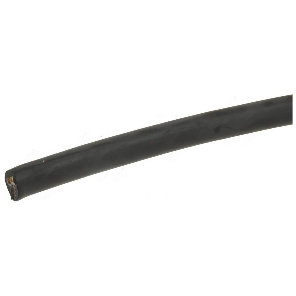 Tlustý černý pryžový kabel zkroucený do kruhu, uvnitř viditelné vodiče na konci