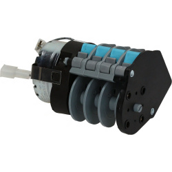 Časový spínač: elektromotor, převody a čtyři modré vačkové kotouče na černém rámu Časový spínač: elektromotor, převody a čtyři modré vačkové kotouče na černém rámu