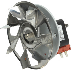 Šedé tělo motoru s černou svorkovnicí a kovovým ventilátorem s mnoha lopatkami Šedé tělo motoru s černou svorkovnicí a kovovým ventilátorem s mnoha lopatkami
