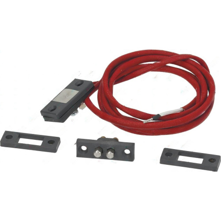 Kabel s magnetickým kontaktem v červené izolaci a montážní destičky k sestavě