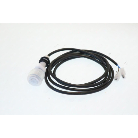 Plovákový snímač hladiny: bílé plastové tělo, černý kabel s konektorem