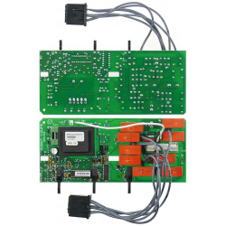 Dvojice zelených desek plošných spojů s konektory a svazky vodičů, řídicí elektronika sekáčku 190x83 mm