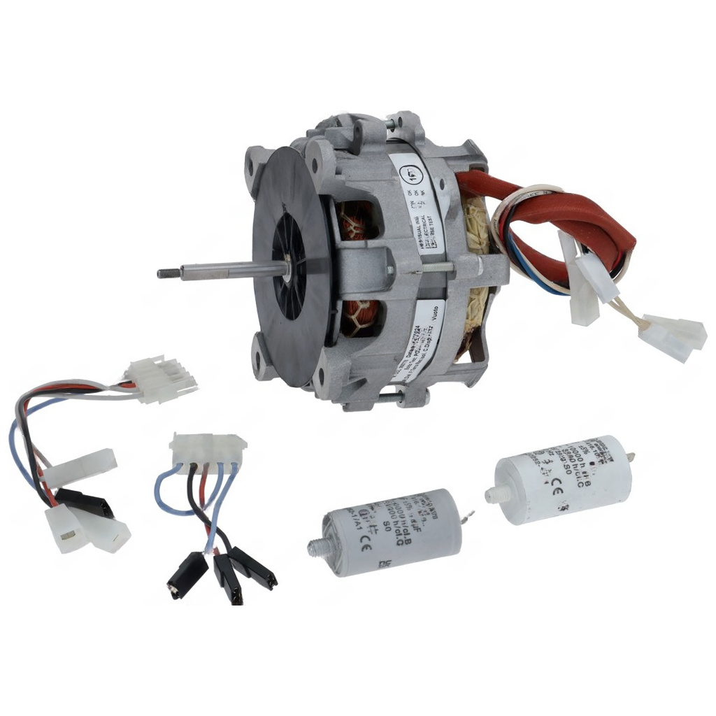Elektromotor s ventilátorem, vodiči a konektory, vedle něj dva kondenzátory a propojovací kabely