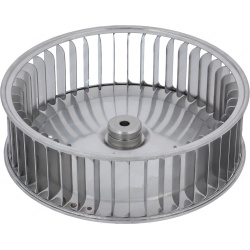 Ventilátor motoru s lopatkovým kolem a středovým nábojem s otvorem pro hřídel