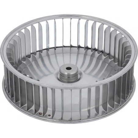 Ventilátor motoru s lopatkovým kolem a středovým nábojem s otvorem pro hřídel
