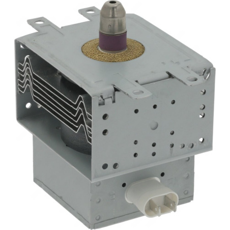 Magnetron mikrovlnné trouby s chladicími žebry, keramickou hlavicí a konektorem.