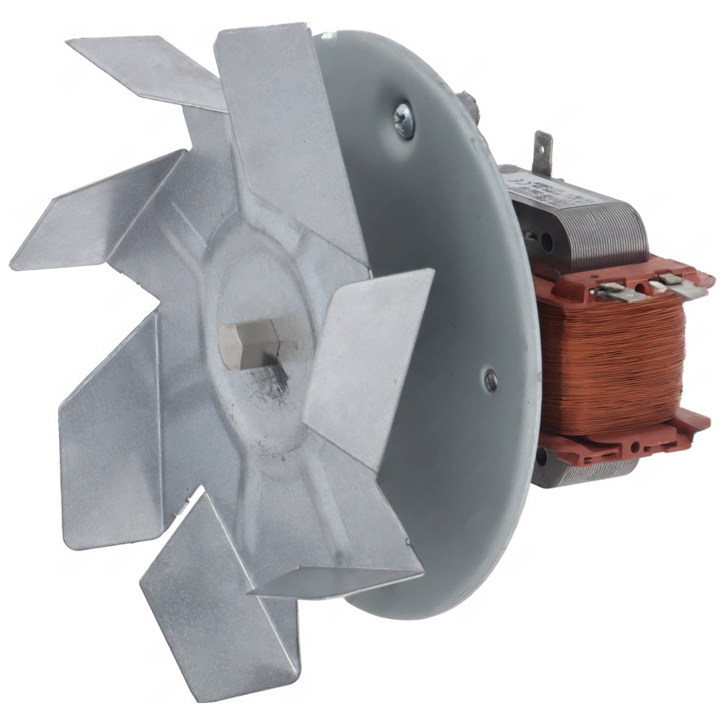 Kompletní radiální ventilátor s kovovými lopatkami na hřídeli motoru a viditelným měděným vinutím.