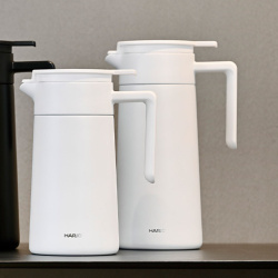 Víko termokonvice Hario Thermal Pot zblízka