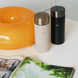 Víčko termoláhve Hario Stick Bottle zblízka