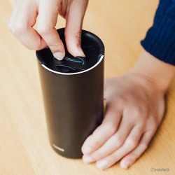 Termohrnek Hario Tumbler při pohledu shora s víčkem