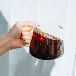 Barista Server při pohledu zešikma na stole