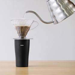 Termohrnek Hario Tumbler při pohledu z boku