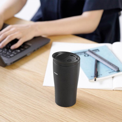 Dno termohrnku Hario Tumbler při pohledu zespodu