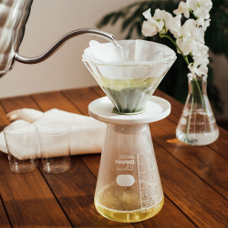 Dripper CHA CHA Bouquet usazený na serveru Dripper CHA CHA Bouquet usazený na serveru