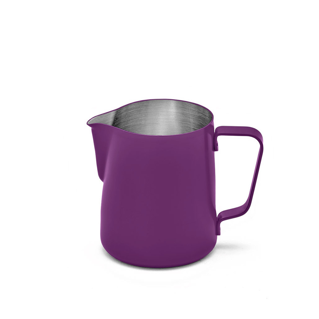 Konvička na mléko Rhinowares Classic 450 ml v odstínu Vivid Plum, celkový pohled Konvička na mléko Rhinowares Classic 450 ml v odstínu Vivid Plum, celkový pohled