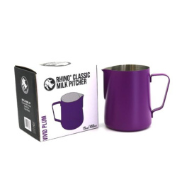 Konvička Vivid Plum při pohledu z boku s ouškem Konvička Vivid Plum při pohledu z boku s ouškem
