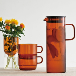 Hrnek Stack Mug při pohledu z boku s uchem