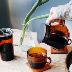 Dno hrnku Hario Stack Mug při pohledu zespodu