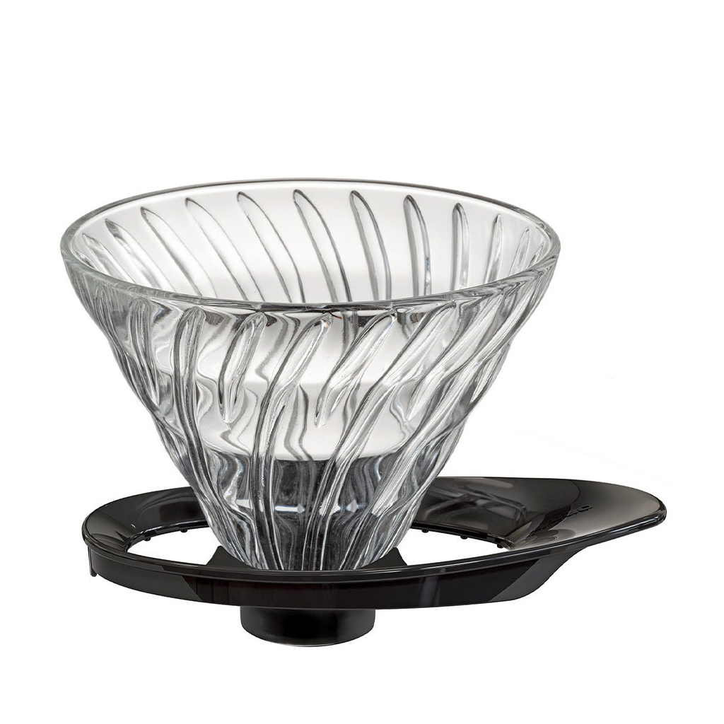 Skleněný překapávač Hario V60 02 s černým držákem, celkový pohled Skleněný překapávač Hario V60 02 s černým držákem, celkový pohled