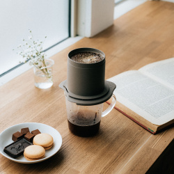Cafeor Baton při pohledu z boku s žebrováním Cafeor Baton při pohledu z boku s žebrováním