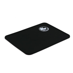 Černá silikonová podložka Rhinowares pod tamper o rozměru 200 × 150 mm, celkový pohled