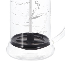 Detail kovové sestavy filtru k tenké konvici Hario na french press