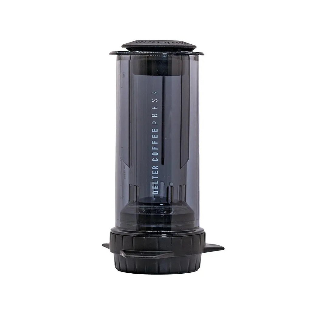Šedý french press Delter Coffee Press, pohled z boční strany