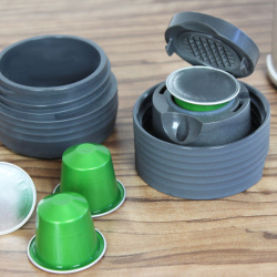 Komora Voyager pro Nespresso kapsle z boku Komora Voyager pro Nespresso kapsle z boku