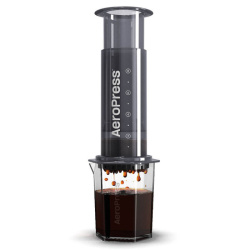 Kávovar AeroPress XL v celkovém pohledu zepředu