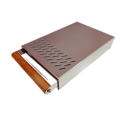 Šuplíkový odklepávač Grounds Cub Pro 1 z dílny The Coffee Knock Drawer Company