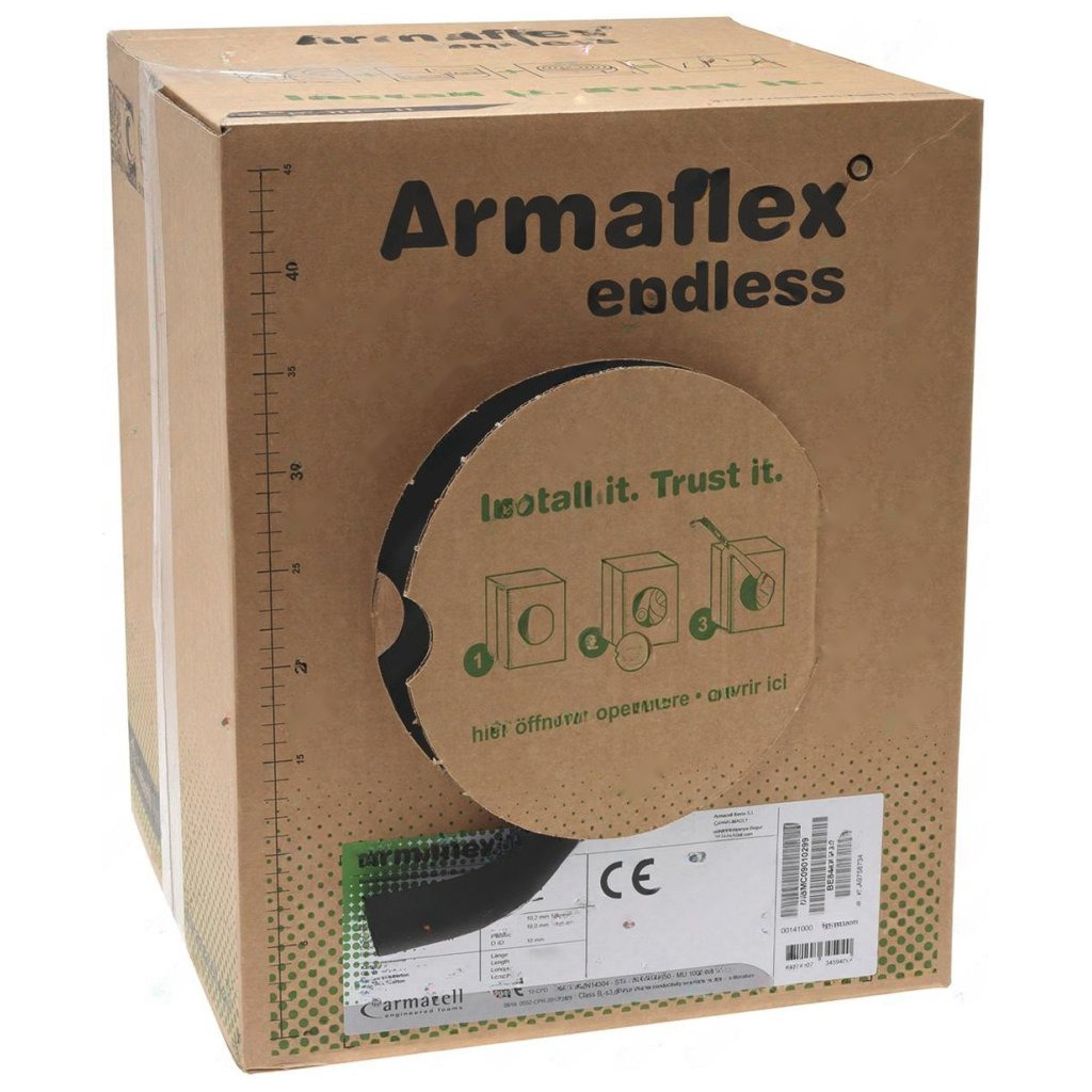 Kartonová krabice s izolační trubicí Armaflex, na boku vyznačeno pravítko