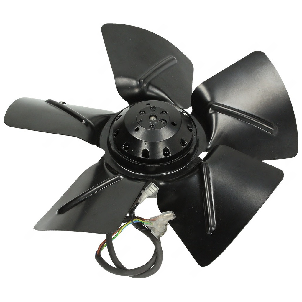 Axiální ventilátor bez rámu, kolem černého motoru pět lopatek, z motoru vede kabel s konektorem Axiální ventilátor bez rámu, kolem černého motoru pět lopatek, z motoru vede kabel s konektorem