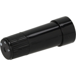 Rýhovaný úchop černého plastového nástavce, který prodlužuje knoflík o 67 mm