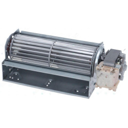 Motor vpravo a červený uzávěr na konci lopatkového kola, tangenciální ventilátor 180 mm