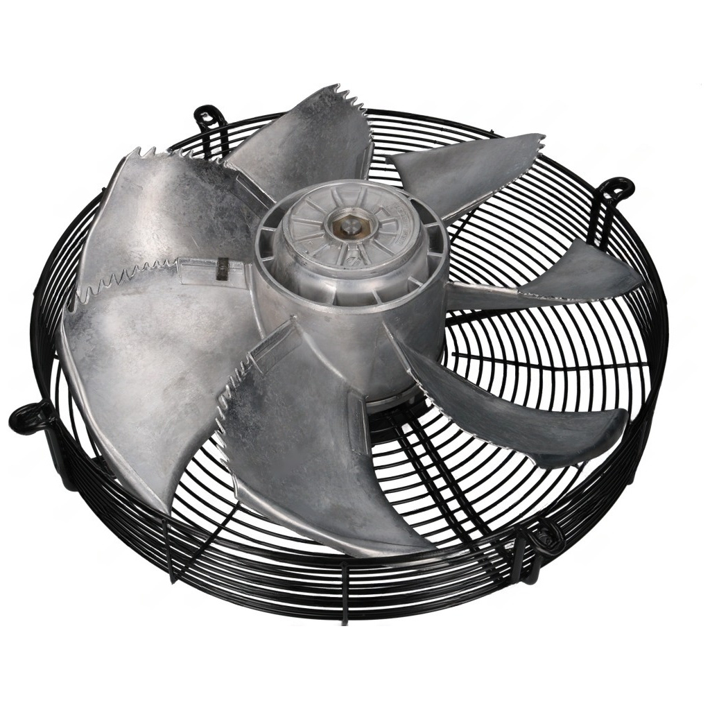 Axiální ventilátor s hliníkovými lopatkami uvnitř kulaté drátěné ochranné mřížky. Axiální ventilátor s hliníkovými lopatkami uvnitř kulaté drátěné ochranné mřížky.