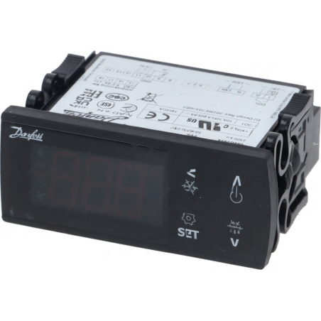 Elektronický regulátor Danfoss ERC 211, černý modul s digitálním displejem a čtyřmi ovládacími tlačítky.