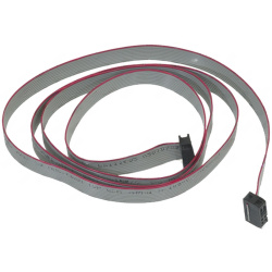 Stočený šedý plochý kabel s konektorem na jednom konci